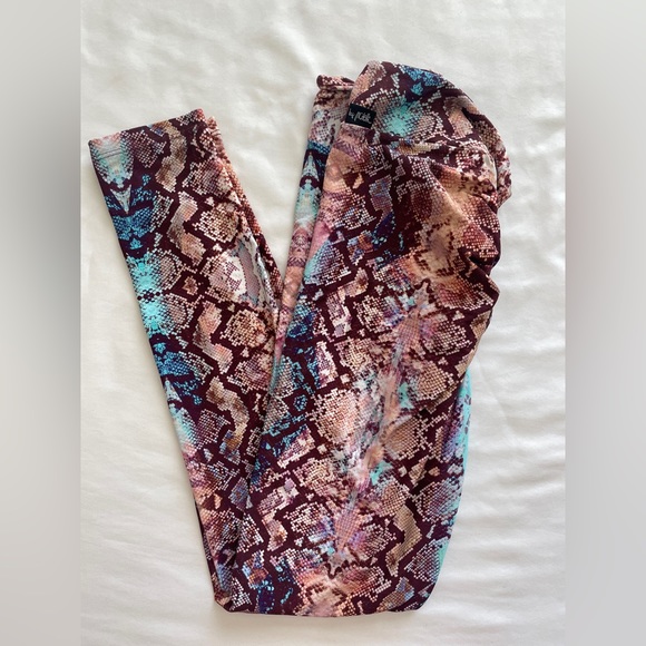 Lici fit COBRA V-CUT SCRUNCH LEGGING - Picture 2 of 6